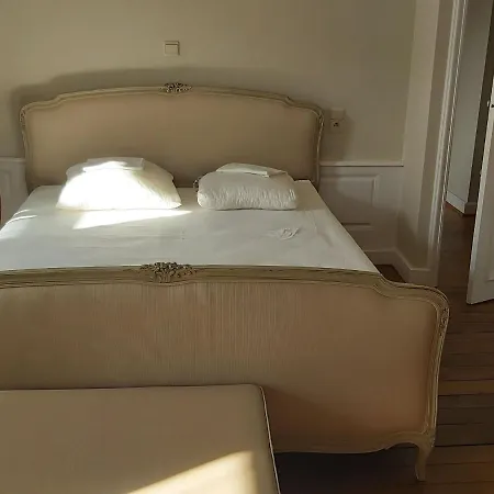 Holiday home Elegant Mansion In With Fenced Garden Bouillon